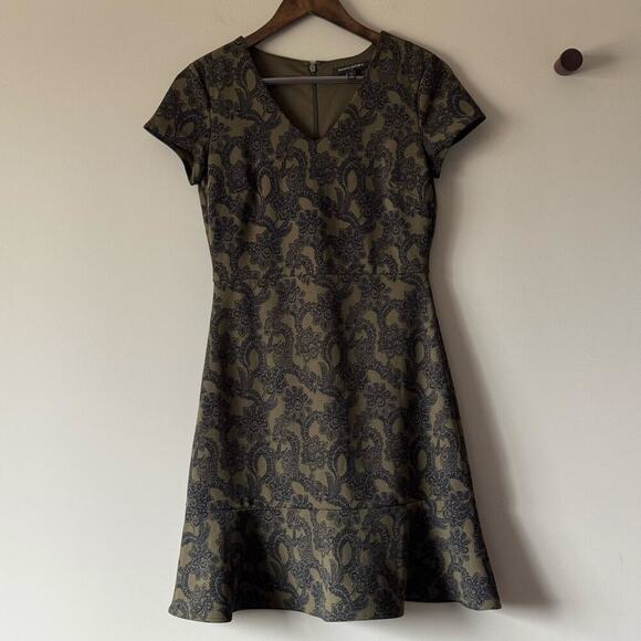 EUC BANANA REPUBLIC OLIVE & BLACK FLORAL SHEATH FIT & FLARE DRESS W/ RUFFLE HEM - Picture 1 of 9